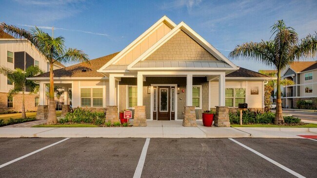 The Palm Bay Grand Apartments in Melbourne, FL - Building Photo - Building Photo