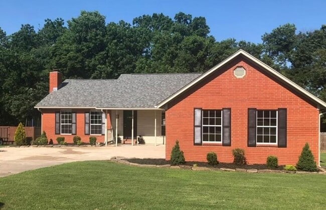 215 Bluff Dr in Lowell, AR - Building Photo - Building Photo