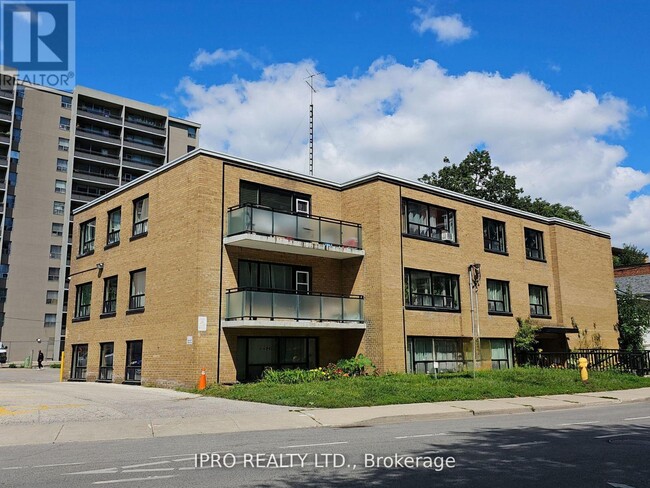 20-120 Cosburn Ave. in Toronto, ON - Building Photo - Building Photo