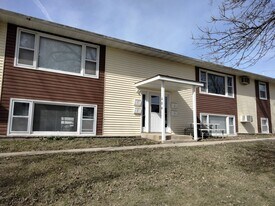 406 7th Ave W in Ellendale, MN - Building Photo