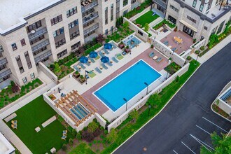 Florent in Garden City, NY - Foto de edificio - Building Photo