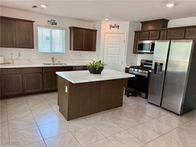 3526 Golden Chariot Ave in Las Vegas, NV - Building Photo - Building Photo