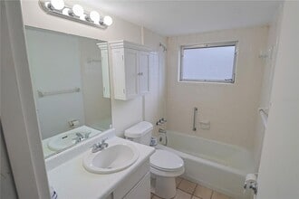 3755 S School Ave, Unit 34 in Sarasota, FL - Building Photo - Building Photo