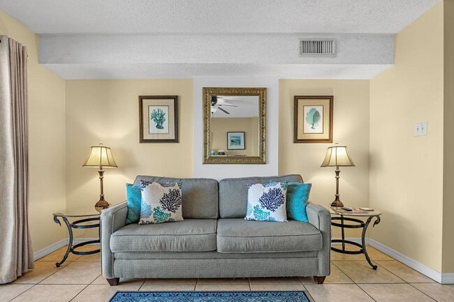 561 E Beach Blvd in Gulf Shores, AL - Foto de edificio - Building Photo
