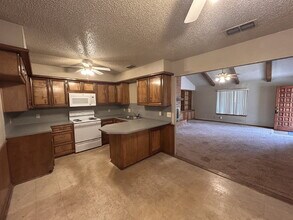 4413 75th Dr in Lubbock, TX - Foto de edificio - Building Photo