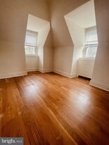 500 Manor House Ln in Willow Grove, PA - Building Photo