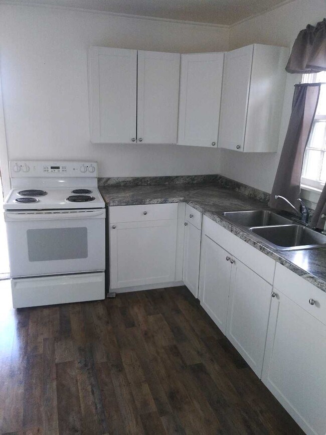 5328 TN-100 in Lyles, TN - Building Photo - Building Photo