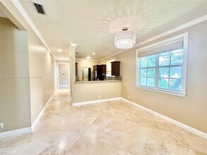 483 Menendez Ave, Unit 10 in Coral Gables, FL - Building Photo - Building Photo