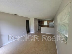37851 Crystal Way in Dade City, FL - Building Photo - Building Photo