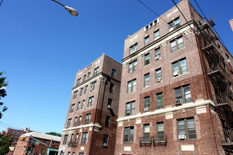 14403 Barclay Ave in Flushing, NY - Building Photo - Building Photo