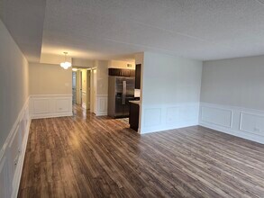 10702 S Depot St, Unit 106C in Worth, IL - Foto de edificio - Building Photo