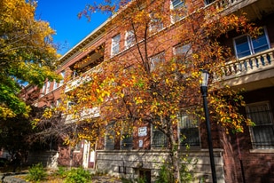 University Row in Milwaukee, WI - Building Photo