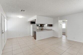 805 Palo Verde Dr in Henderson, NV - Building Photo - Building Photo