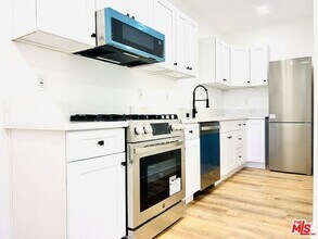 938 W Glenoaks Blvd in Glendale, CA - Building Photo - Building Photo