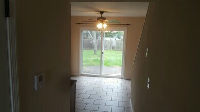 407 Meadow Dr in Troy, IL - Building Photo - Building Photo