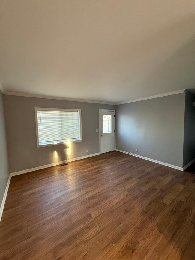 9 Crescent Ct in Montgomery, IL - Building Photo - Building Photo