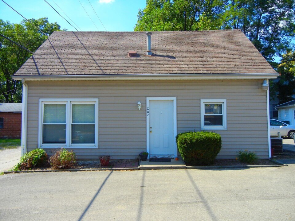 807 W University Ave in Muncie, IN - Foto de edificio