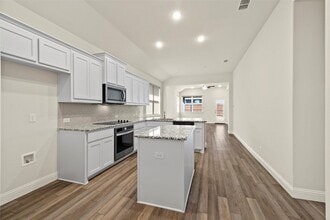 1000 Mason St in Aubrey, TX - Foto de edificio - Building Photo