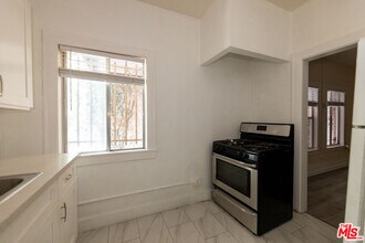 661 Shatto Pl in Los Angeles, CA - Building Photo - Building Photo