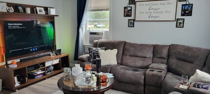 Pitman Gardens Apartments in Pitman, NJ - Foto de edificio - Building Photo