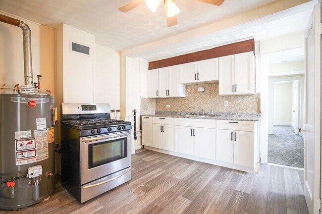 32 Joy St in Ludlow, MA - Building Photo - Building Photo