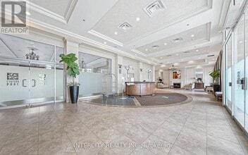 8 Maison Parc Ct in Vaughan, ON - Building Photo - Building Photo