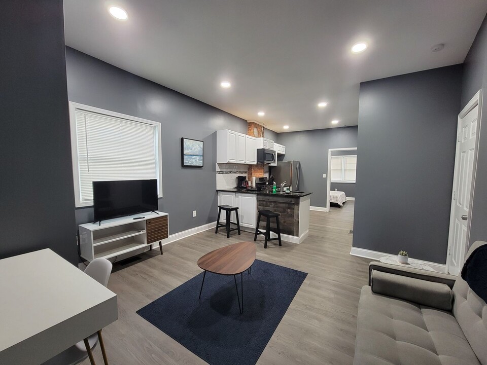 5100 Lorain Ave-Unit -Upper East (Apt. 1) in Cleveland, OH - Foto de edificio
