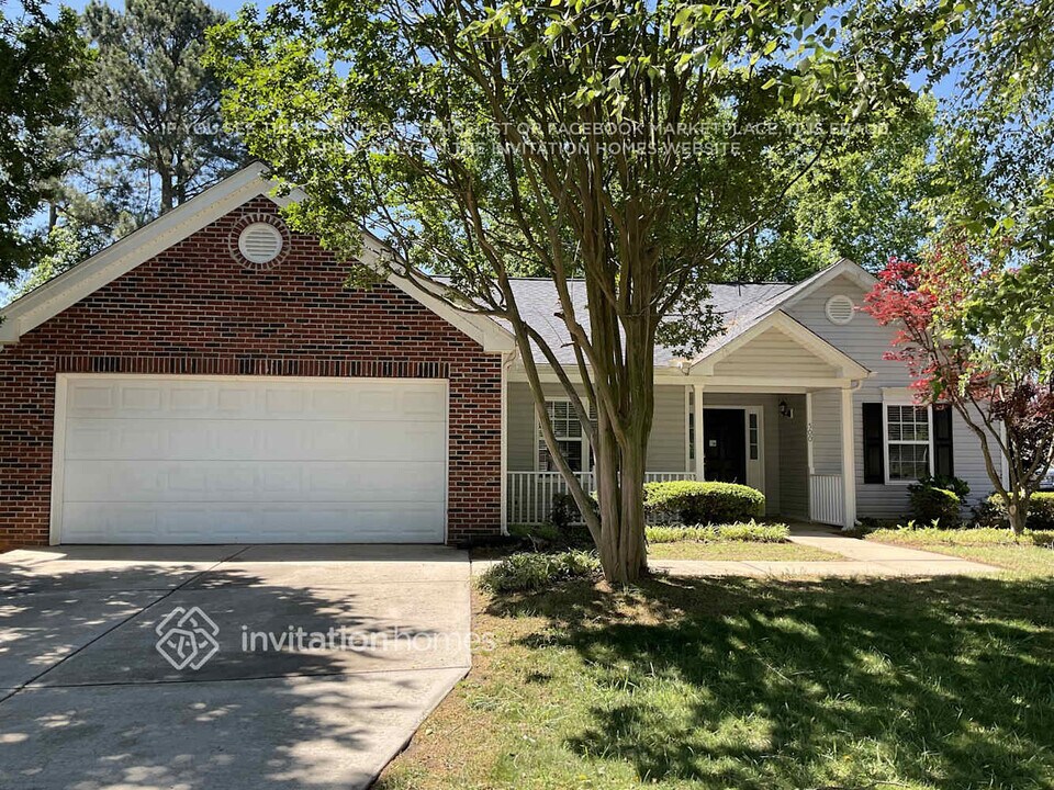 500 Woodchase Green Dr in Fuquay Varina, NC - Foto de edificio