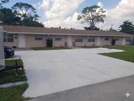 3391 Helena Dr, Unit 3391 in Lake Worth Beach, FL - Building Photo