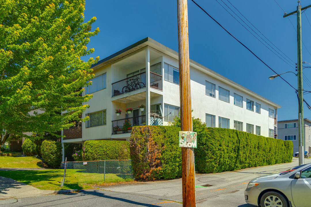 8680 Cartier St in Vancouver, BC - Building Photo