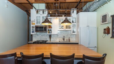 1250 W Van Buren St, Unit 714A in Chicago, IL - Building Photo - Building Photo