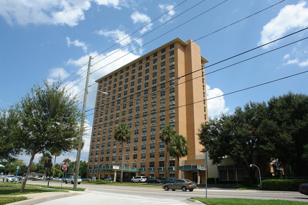 College Arms Towers - Senior Community +62 in DeLand, FL - Building Photo