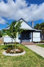 711 S N St in Lake Worth Beach, FL - Foto de edificio - Building Photo
