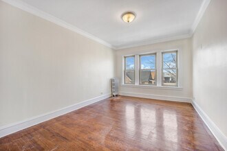 2749 N Kilbourn Ave in Chicago, IL - Building Photo - Building Photo