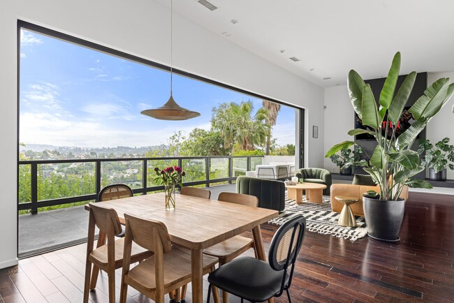 property at 2300 Ronda Vista Dr
