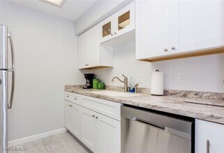 372 4th Ave S in Naples, FL - Building Photo - Building Photo