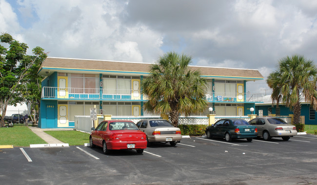 Parkside Apartments in Oakland Park, FL - Building Photo - Building Photo