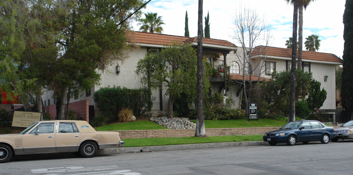 Vista Del Madre Apartments in Pasadena, CA - Building Photo