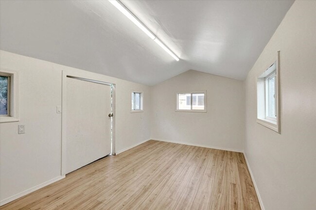 418 W 212th St in Carson, CA - Foto de edificio - Building Photo