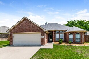 1120 Highcrest Dr in Burleson, TX - Building Photo