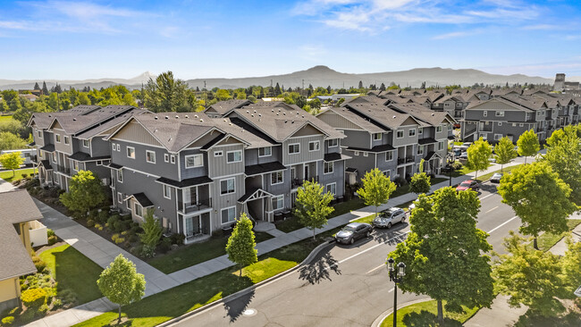 Smith Crossing Apartments in Central Point, OR - Foto de edificio - Building Photo