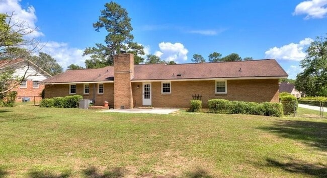 1050 Dover Cir in Sumter, SC - Foto de edificio - Building Photo