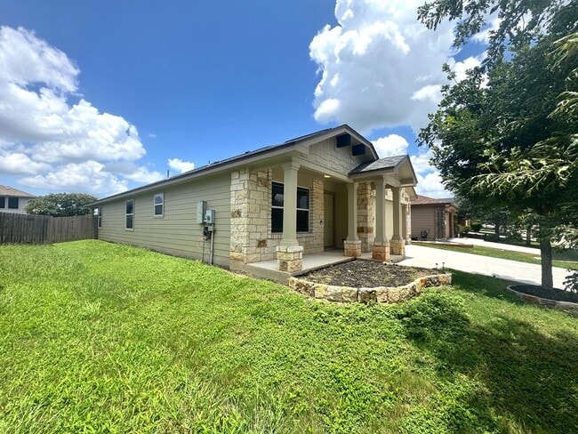 767 Spectrum Dr in New Braunfels, TX - Building Photo - Building Photo