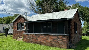 910 Morris St in Sweetwater, TN - Building Photo