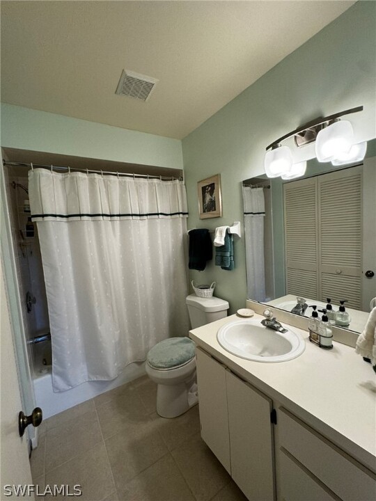 15466 Admiralty Cir-Unit -5 in North Fort Myers, FL - Building Photo