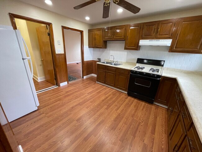 227 Holland St, Unit 2 in Somerville, MA - Foto de edificio - Building Photo