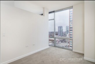 110 W Superior St in Chicago, IL - Building Photo - Building Photo
