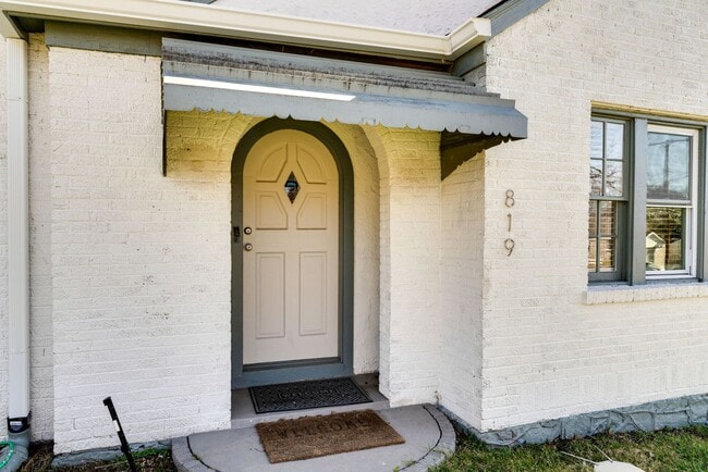 property at 819 E Meade Ave