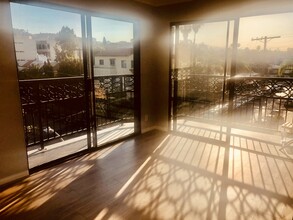 1355 Sierra Bonita N Ave, Unit 401 in West Hollywood, CA - Foto de edificio - Building Photo