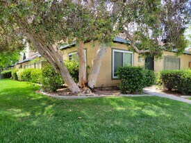 10560 Greenford Dr in San Diego, CA - Building Photo